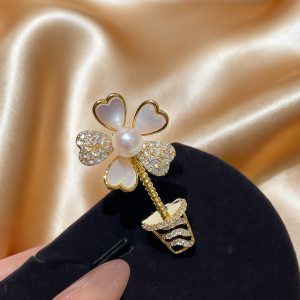 Flower Brooch with Akoya Pearl – Elegant & Versatile Statement Piece