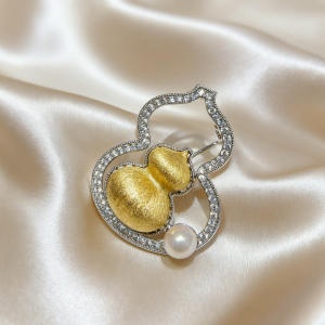 Matte Gourd Brooch with Akoya Pearl – Chinese Fortune-Inspired Accessory