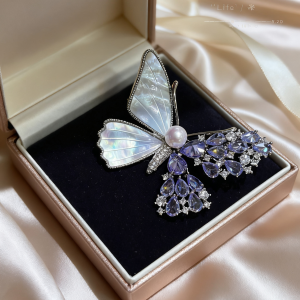 Mother-of-Pearl Purple Butterfly Brooch with Akoya Pearl – Luxe Whimsical Accessory