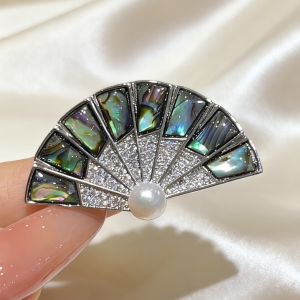 Abalone Mother-of-Pearl Fan Brooch with Akoya Pearl – Elegant Poise