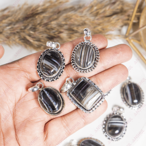 Attractive Unique Premium Black Sulemani Cabochon Pendant Healing Crystals for Meditation Jewelry Trendy Gift Party Wear